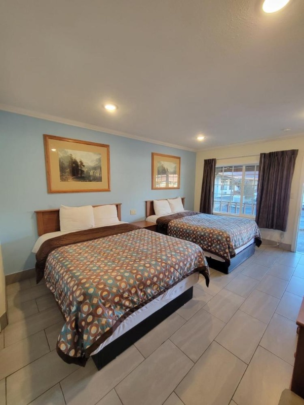 Townhouse Motel image 35