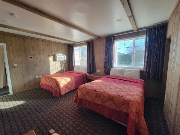 Townhouse Motel image 36